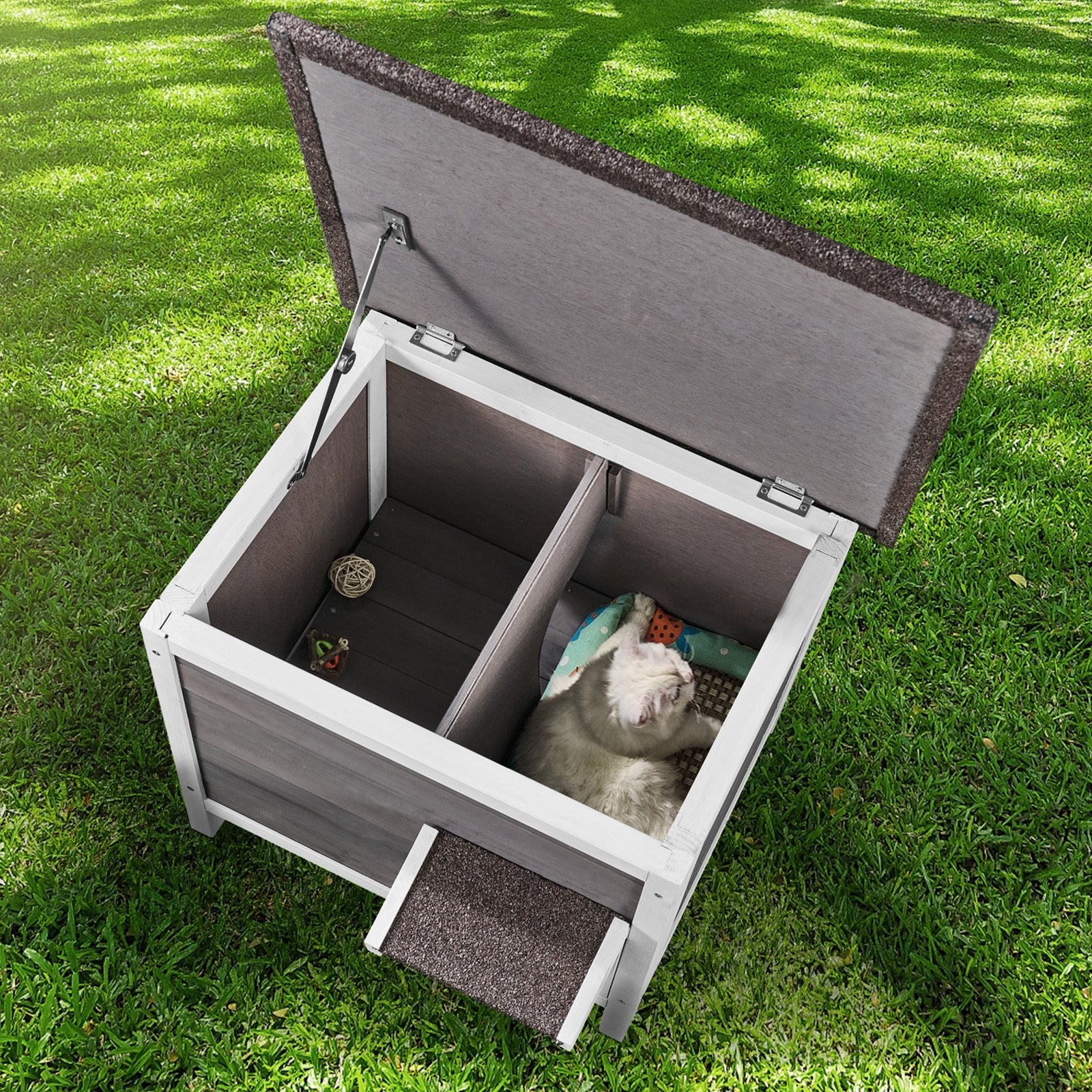 KFX-7999677 Outdoor Wooden Cat Shelter with Insulated Roof and PVC Door Flaps for All-Weather Comfort