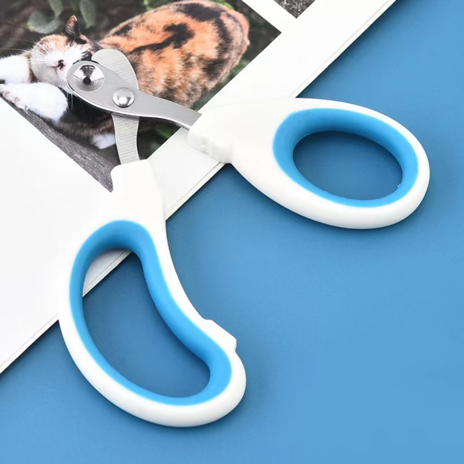KFX-8042173 Professional Cat Nail Clippers with Safety Circular Cut Hole and Ergonomic Non-Slip Handle for Easy Trimming