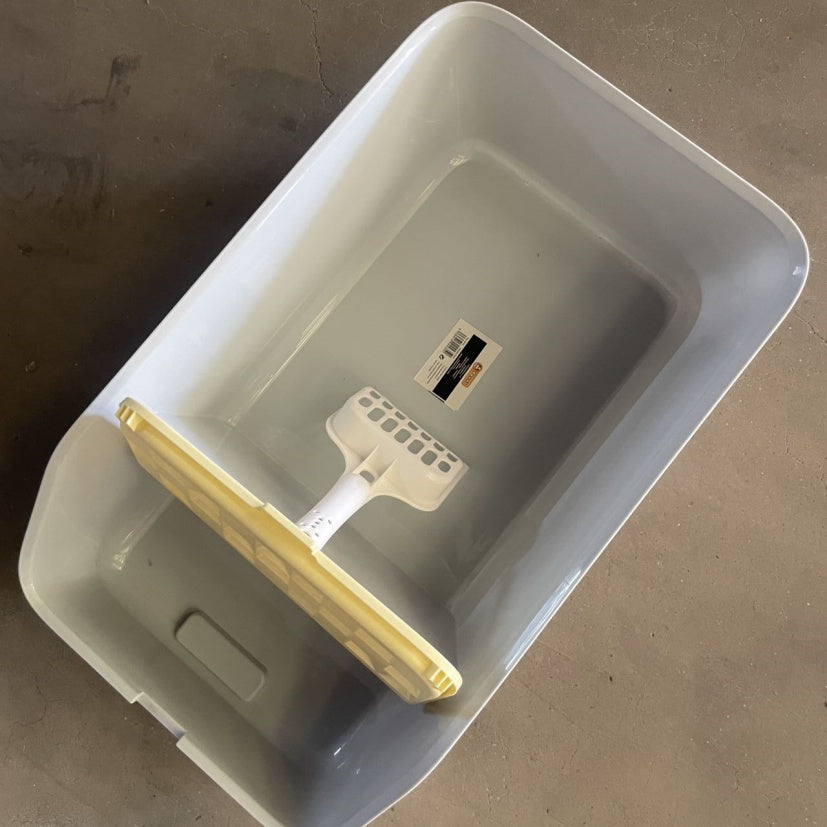KFX-8165693 Compact Square Cat Litter Box for Convenient and Clean Pet Care