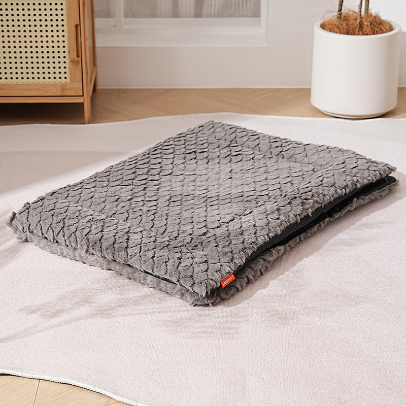 KFX-8254653 Cozy Wool Dog Cushion with Fish Scale Pattern, Warm Sleeping Pad for Autumn and Winter