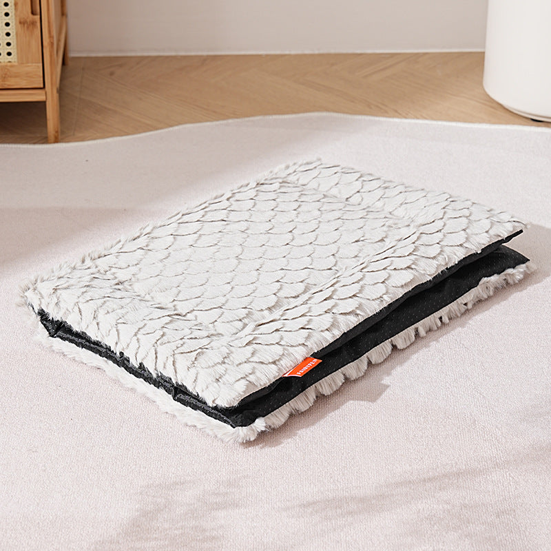 KFX-8254653 Cozy Wool Dog Cushion with Fish Scale Pattern, Warm Sleeping Pad for Autumn and Winter