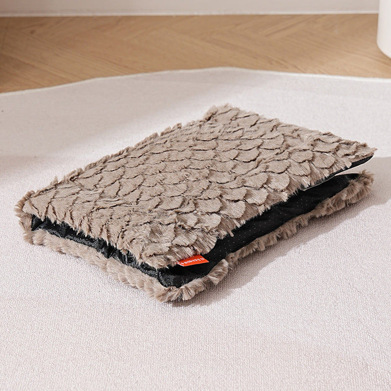 KFX-8254653 Cozy Wool Dog Cushion with Fish Scale Pattern, Warm Sleeping Pad for Autumn and Winter