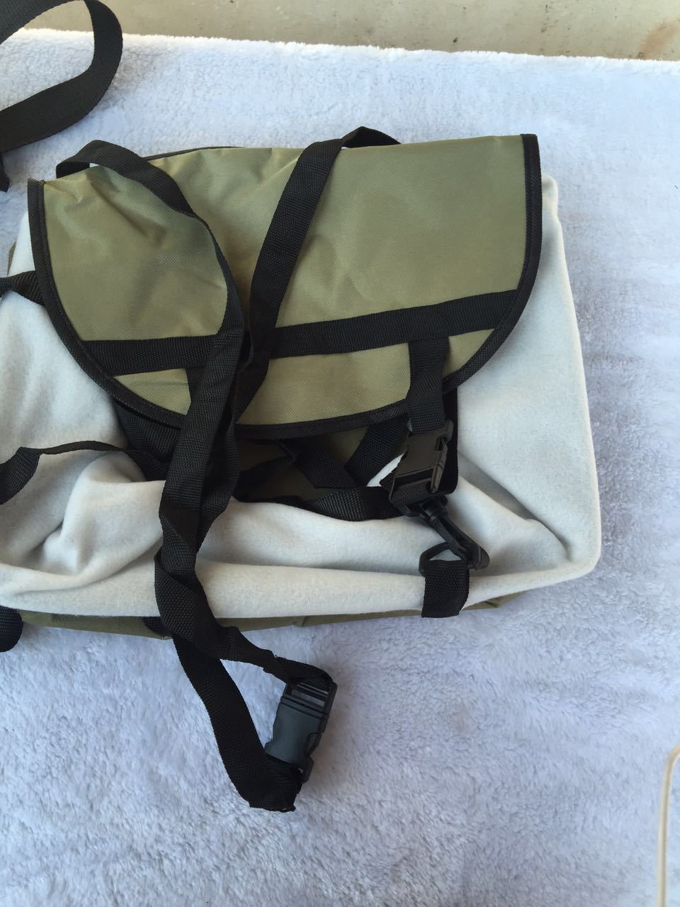 KFX-8256829 Breathable Pet Carrier Bag for Travel - Zipper Options Available in Beige and Green