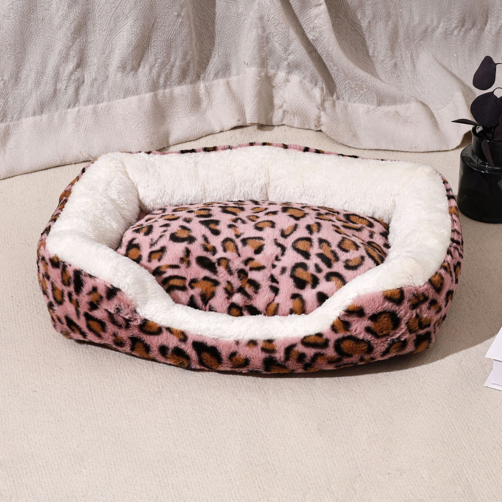 KFX-8261821 Four Seasons Universal Warm Thickened Pet Bed for Cats and Dogs in Leopard Print