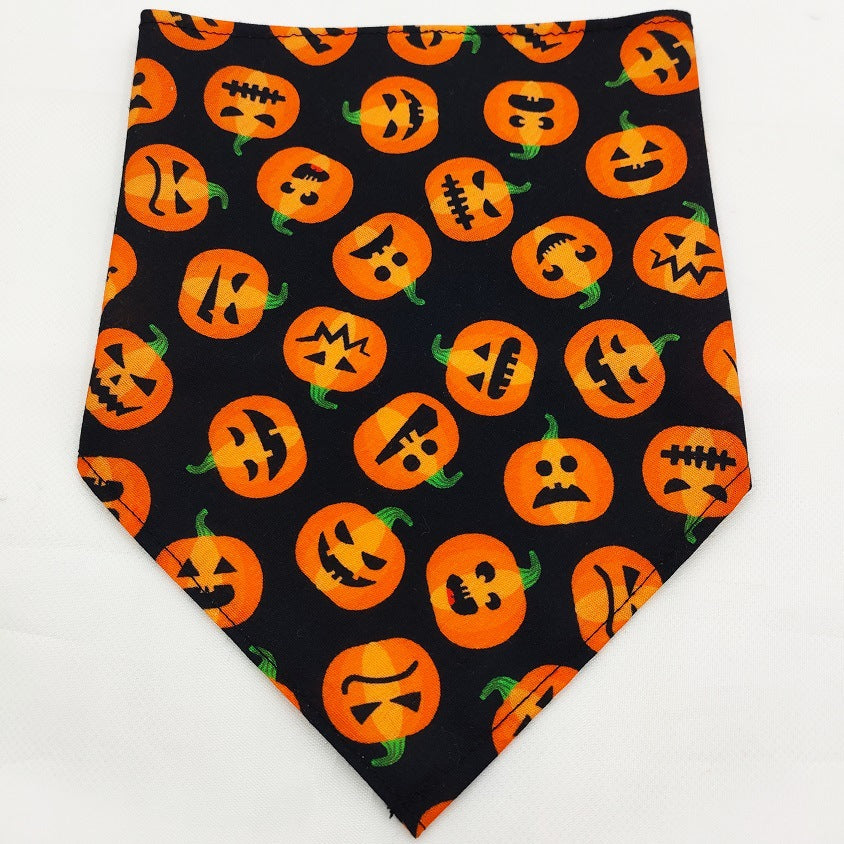 KFX-8271677 Pet Triangle Scarf Towel for Drool Cleanup - Soft Polyester Tie-Dye Design
