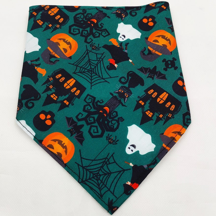 KFX-8271677 Pet Triangle Scarf Towel for Drool Cleanup - Soft Polyester Tie-Dye Design