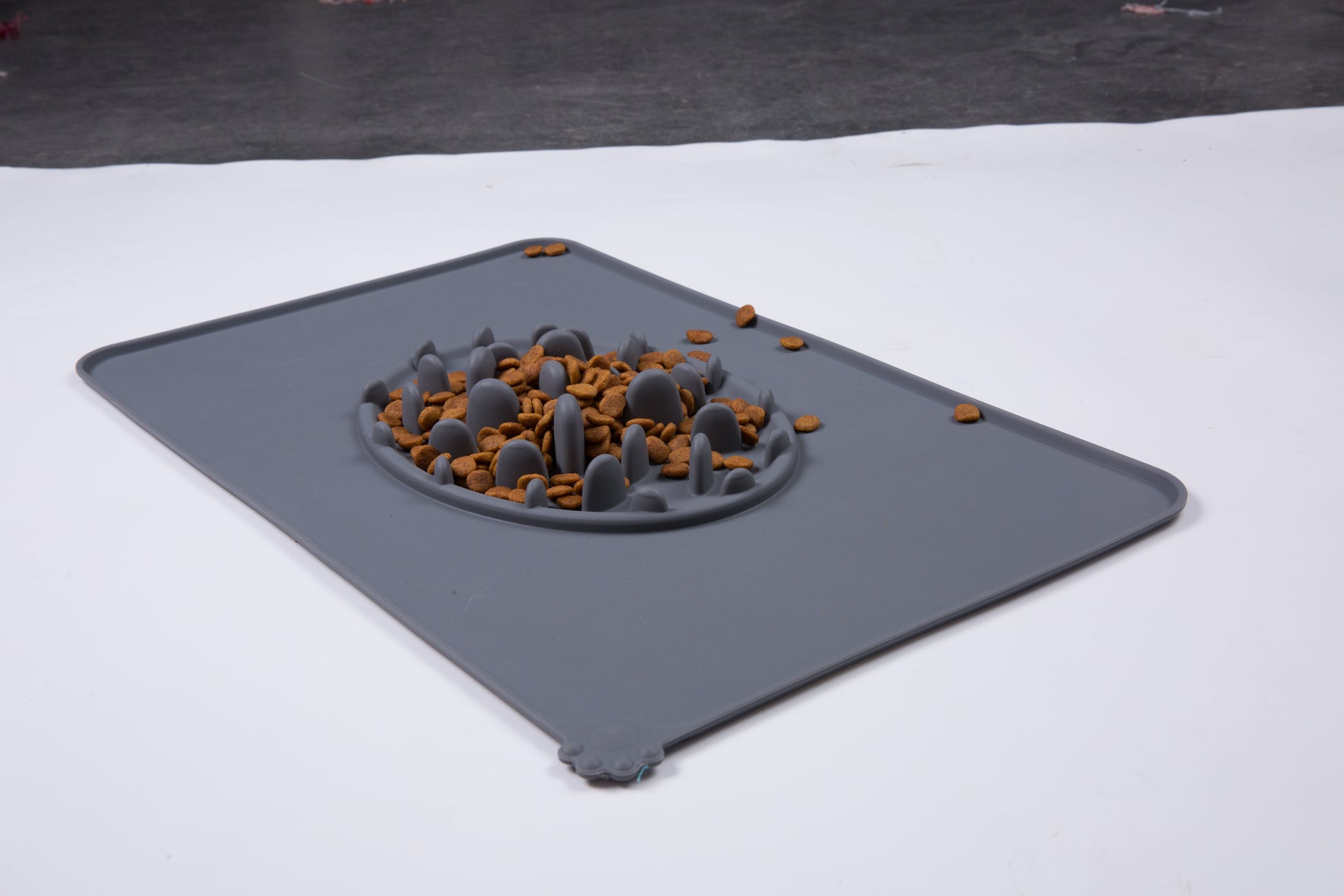 KFX-8308669 Dog Claw Slow Feeder Mat - Food Grade Silicone, Non-Slip Design for Cats and Dogs, 47x30cm