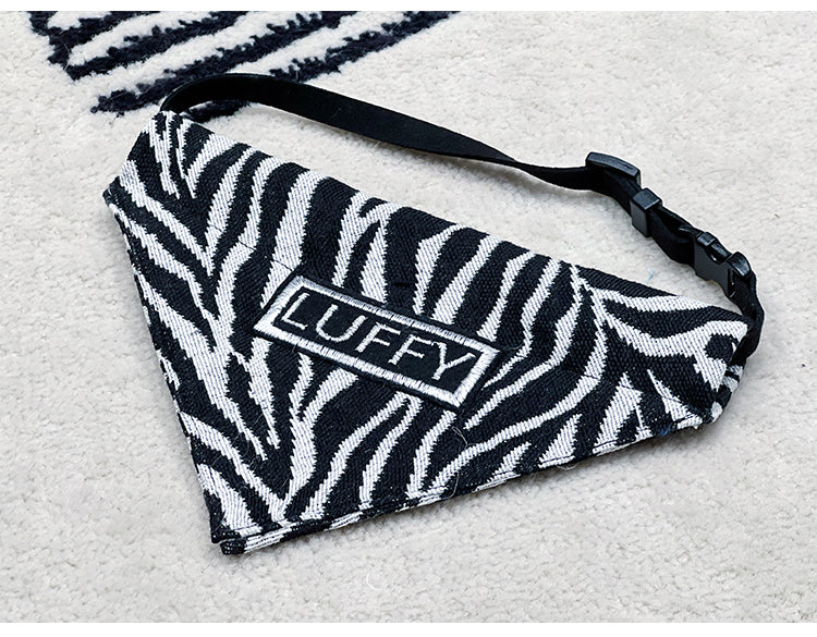 KFX-8335677 Triangle Scarf for Pets - Black and White Herringbone Zebra Pattern, Adjustable Sizes S-XL