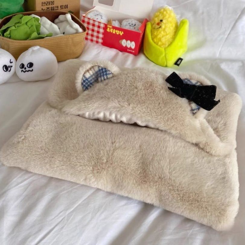 KFX-8340157 Cozy Bear Plush Cloak for Dogs and Cats - Warm Autumn/Winter Blanket