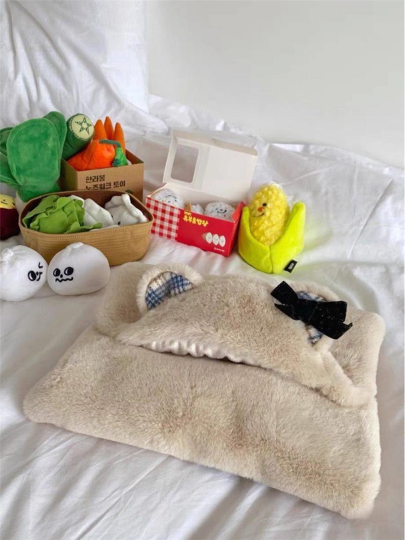 KFX-8340157 Cozy Bear Plush Cloak for Dogs and Cats - Warm Autumn/Winter Blanket
