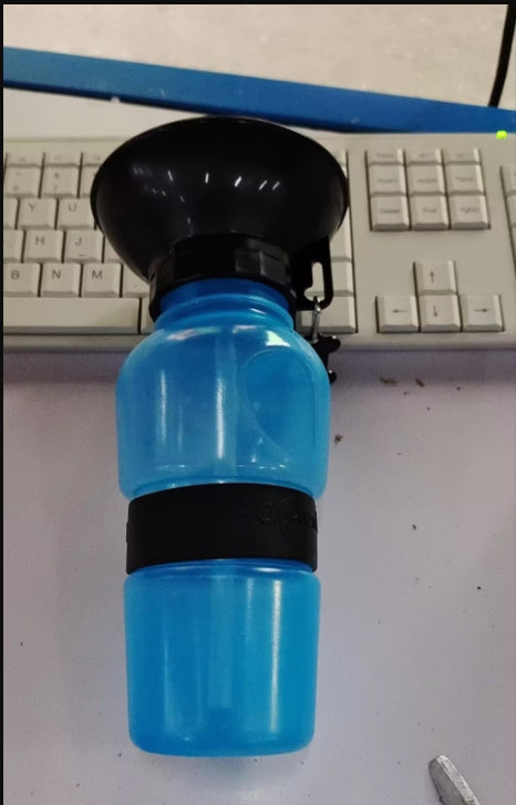 KFX-8389693 Portable Pet Water Bottle with Bowl, 20oz Squeeze Dispenser for Dogs and Cats