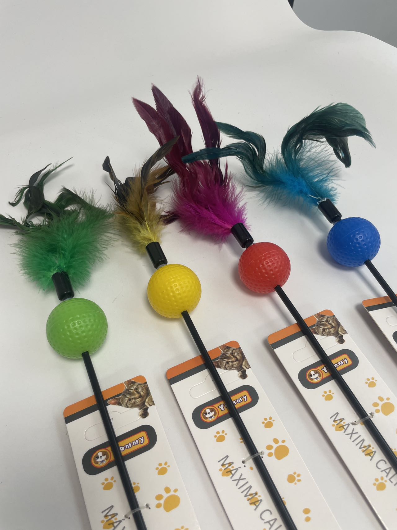 KFX-8417469 Color-Changing Cat Teaser with Feather and Toy Ball