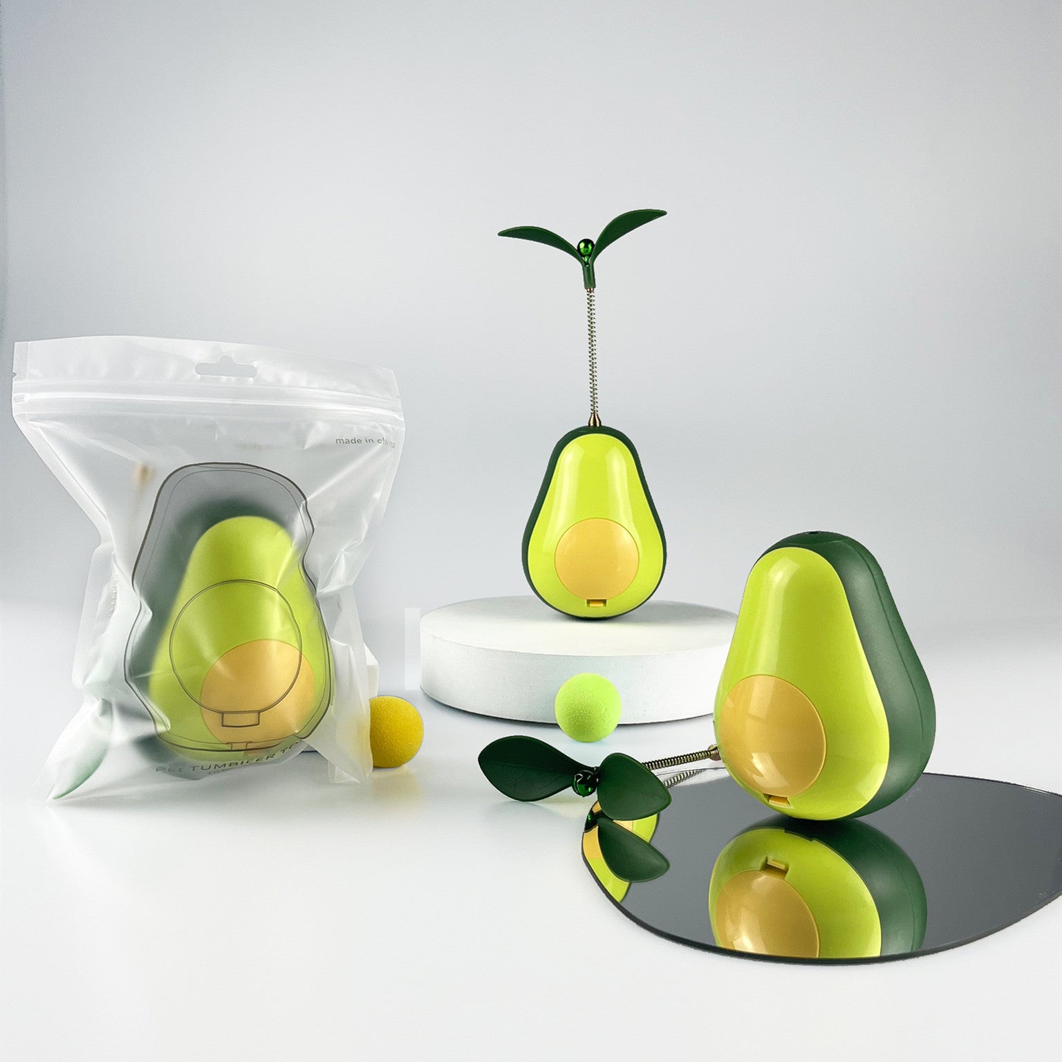 KFX-8518717 Avocado-Shaped Multifunctional Food Dispenser Cat Toy in Silicone