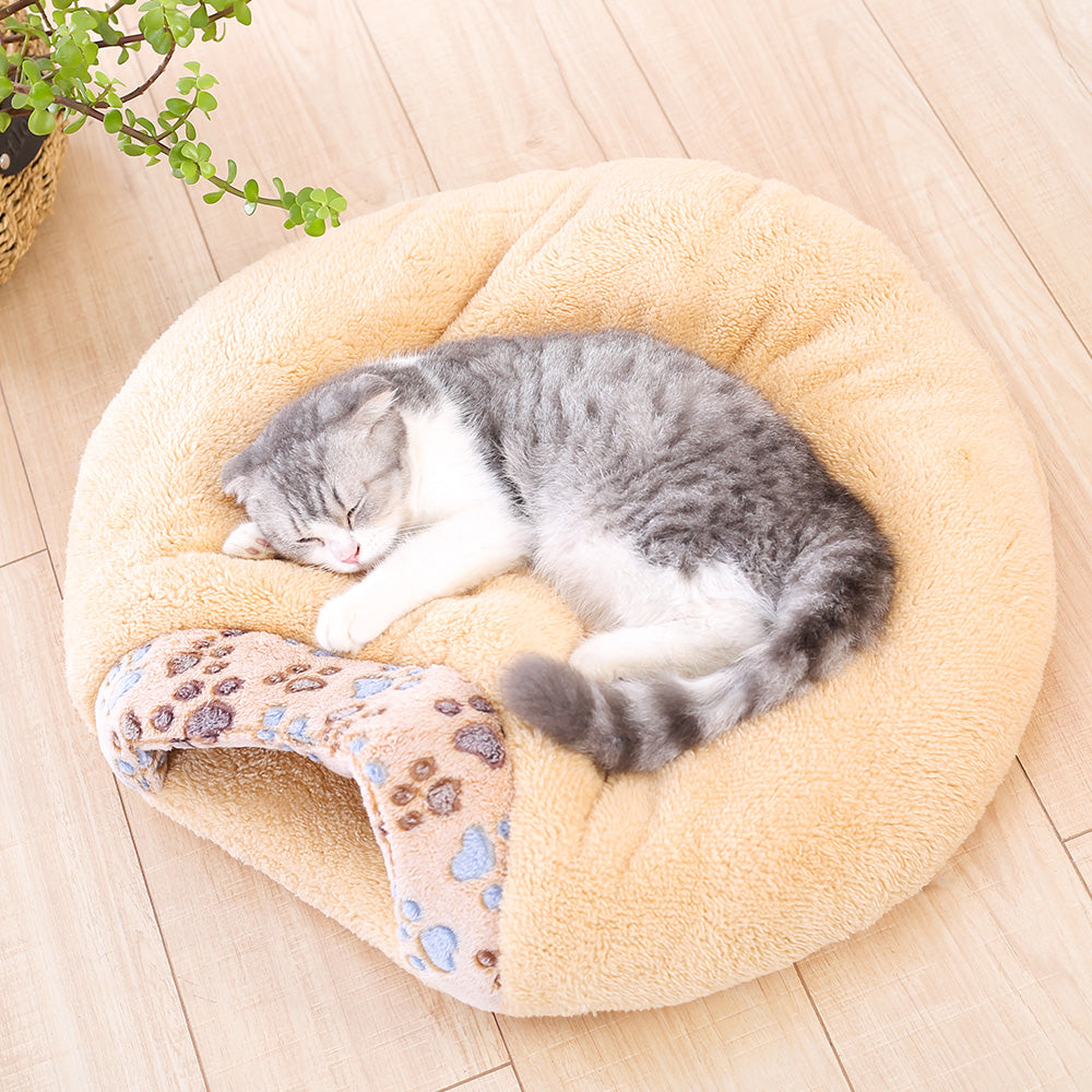 KFX-8542013 Cozy Cat Sleeping Bag with Paw Print Design – Small and Large Sizes Available