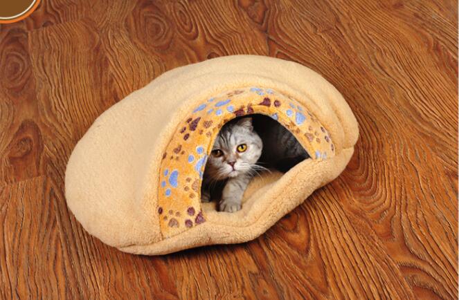 KFX-8542013 Cozy Cat Sleeping Bag with Paw Print Design – Small and Large Sizes Available