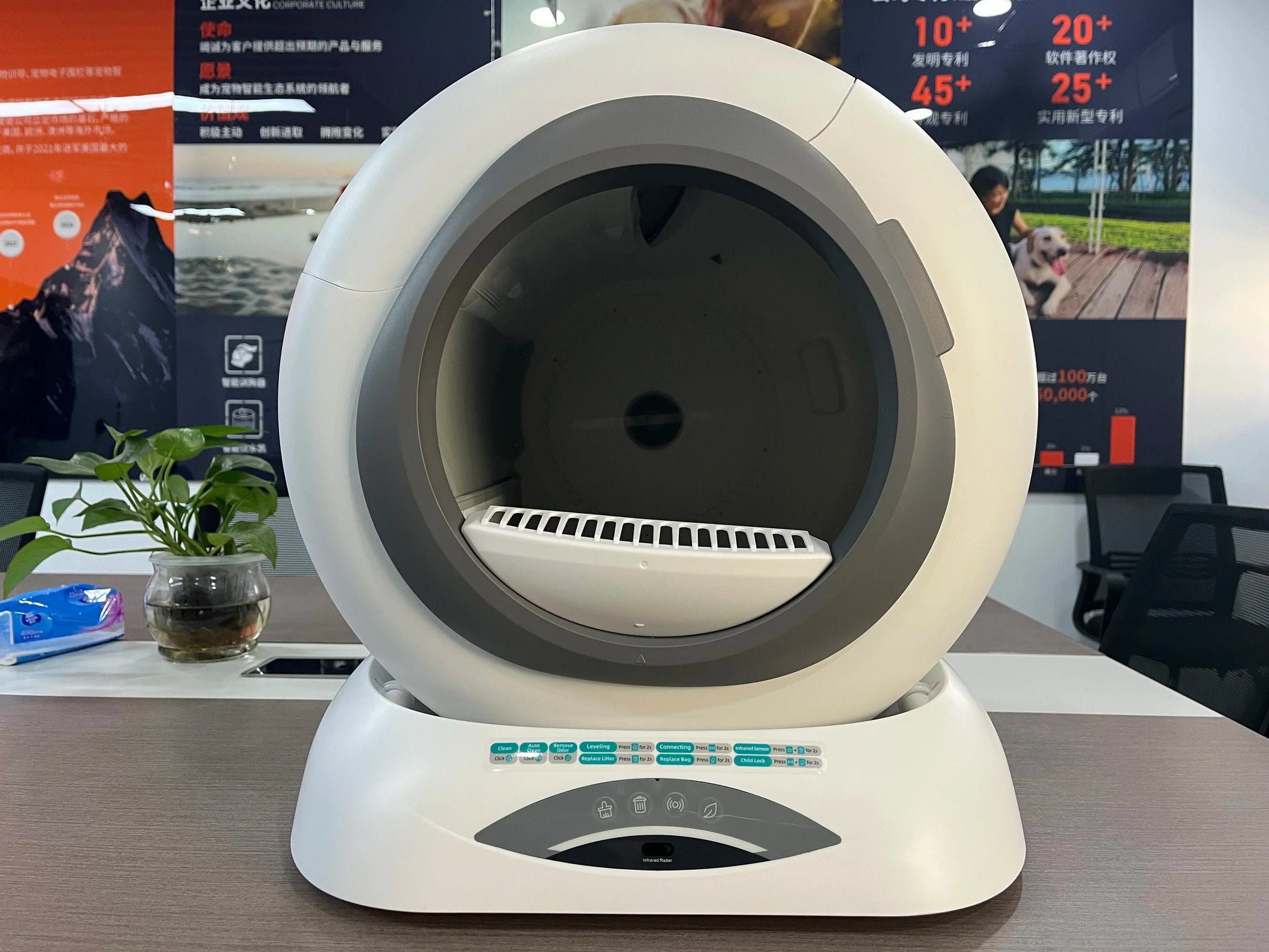 KFX-857811 Automatic Self-Cleaning Cat Litter Box with Tuya App Control - 65L Capacity, Easy to Clean, Smart Features
