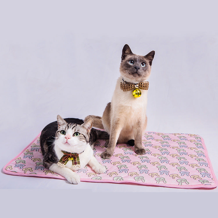 KFX-8781117 Cooling Cat Ice Pad with Antibacterial Nylon Fabric and Breathable Mesh Bottom