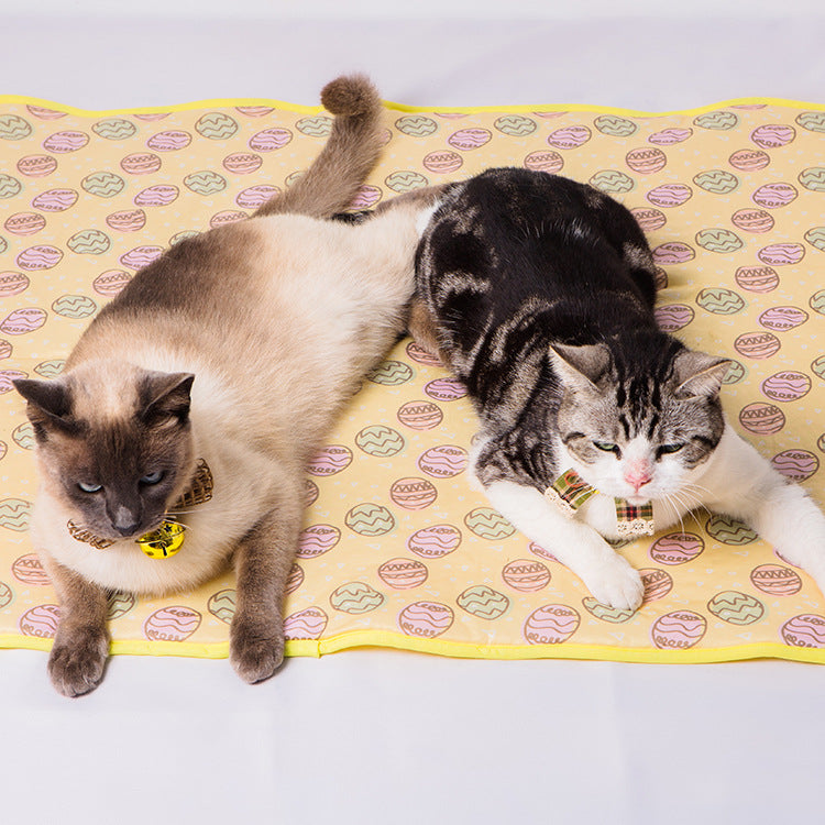 KFX-8781117 Cooling Cat Ice Pad with Antibacterial Nylon Fabric and Breathable Mesh Bottom