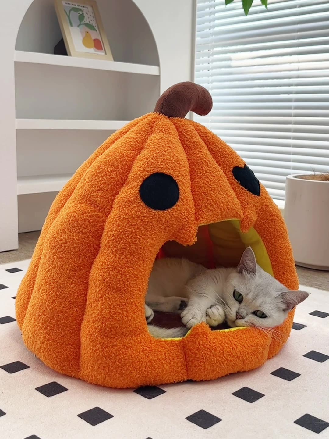 KFX-8825405 Cozy Pumpkin Cat and Dog Bed - Semi-Enclosed Warm Nest for Small Pets