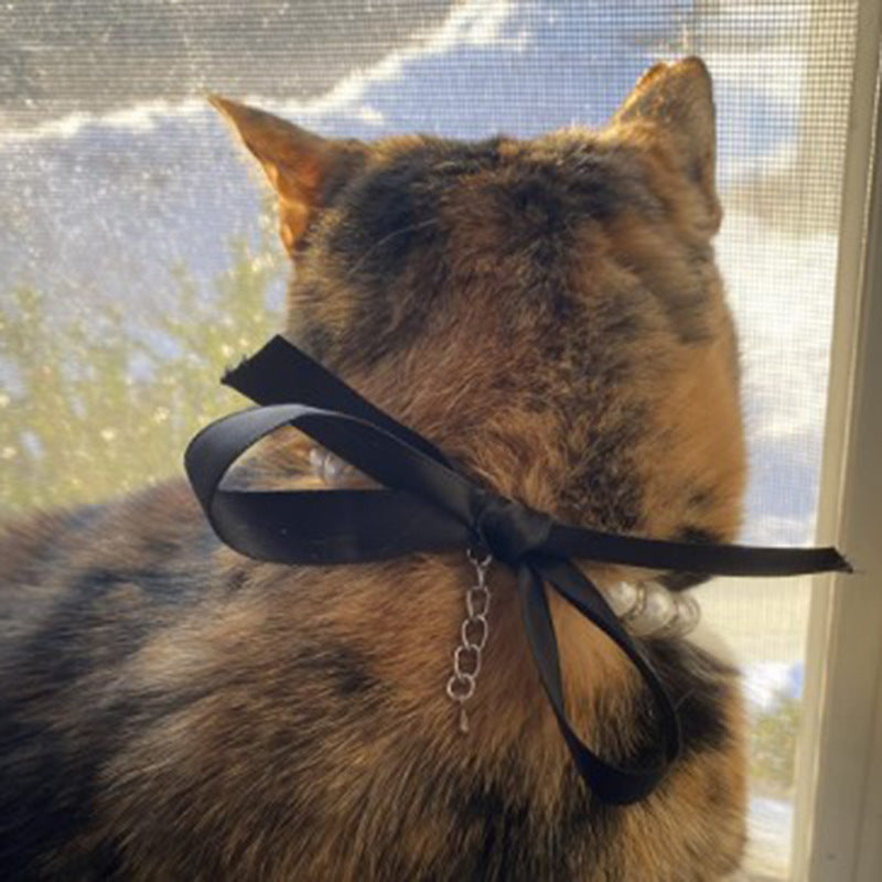 KFX-8861373 Elegant Pearl and Rhinestone Necklace for Small Dogs and Cats - Adjustable Bling Collar with Ribbon Bow
