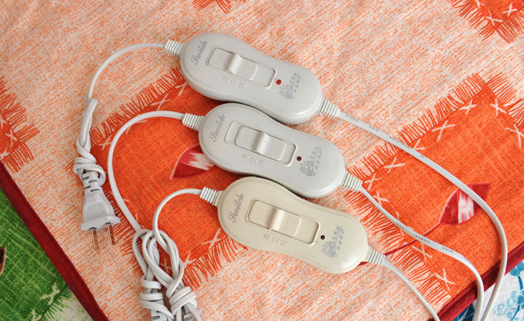 KFX-8964029 Electric Heating Blanket for Pets - Soft Velvet & Cotton, 40x40cm, Random Colors, US Plug