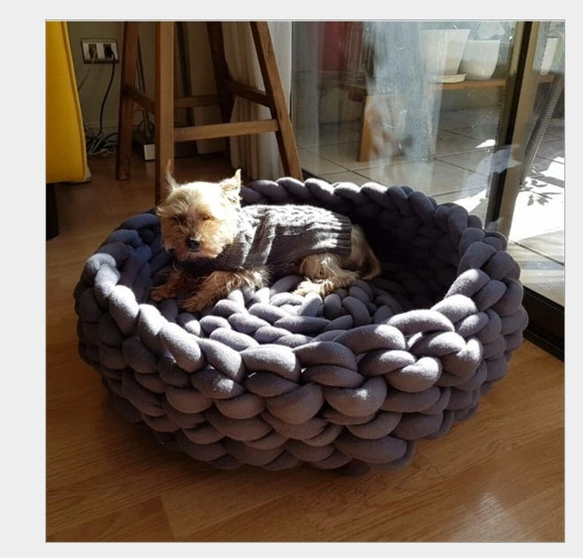 KFX-9081789 Cozy Hand-Woven Pet Bed with Quilted Surface - Machine Washable Cotton for Dogs and Cats