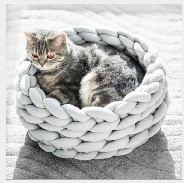 KFX-9081789 Cozy Hand-Woven Pet Bed with Quilted Surface - Machine Washable Cotton for Dogs and Cats