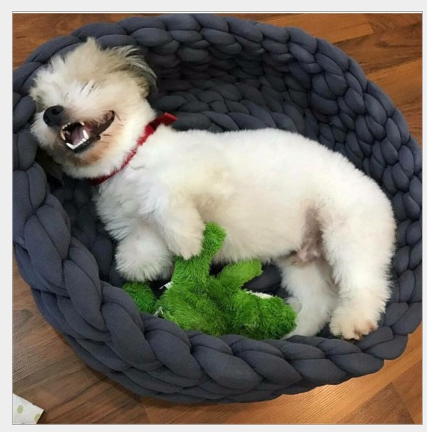 KFX-9081789 Cozy Hand-Woven Pet Bed with Quilted Surface - Machine Washable Cotton for Dogs and Cats