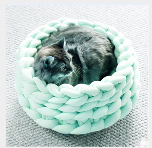 KFX-9081789 Cozy Hand-Woven Pet Bed with Quilted Surface - Machine Washable Cotton for Dogs and Cats