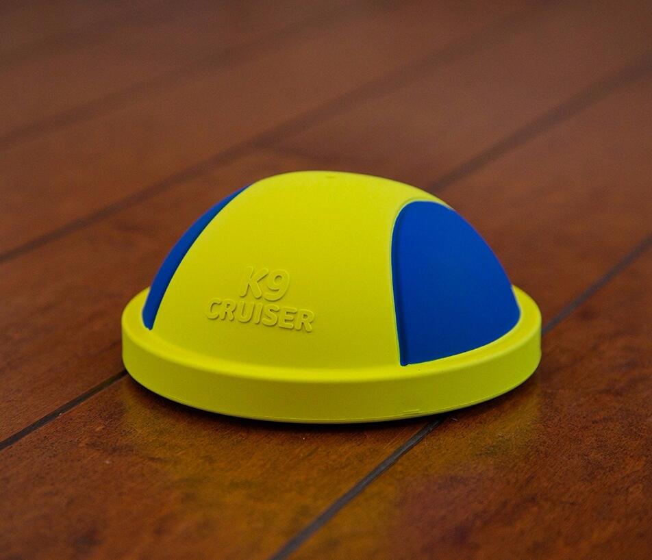 KFX-9148093 Indoor Rubber Ball Dog Toy with Squeaker and Sliding Base for Active Play