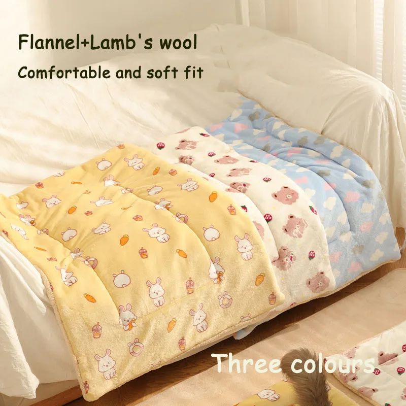 KFX-9275197 Soft Warm Pet Quilt Blanket for Dogs and Cats - Flannel and Lamb's Wool, Multi-Size Options Available