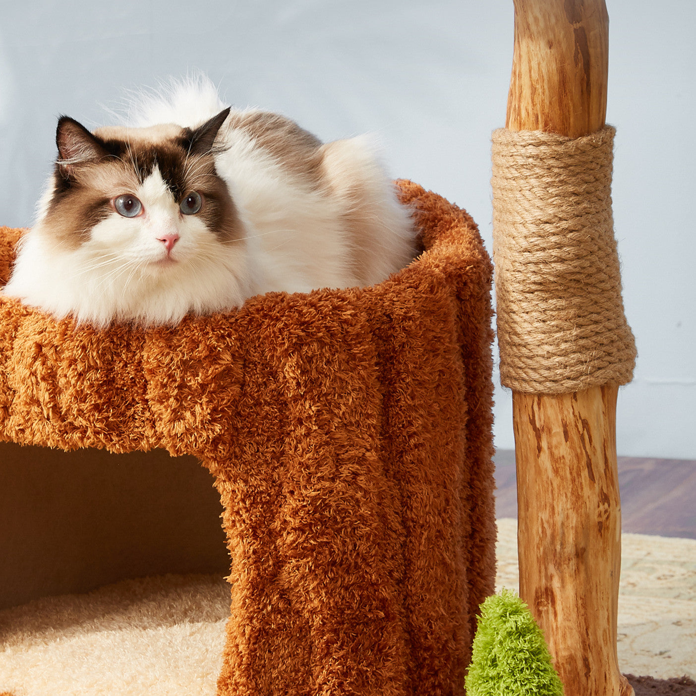 KFX-9441469 Solid Wood Cat Climbing Frame with Integrated Sisal Toy - Multi-Layer Tree House Design