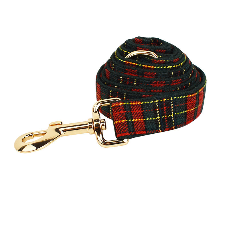KFX-9486269 Plaid Christmas Dog Collar and Leash Set with Bow and Vest – Green Background for Festive Pets