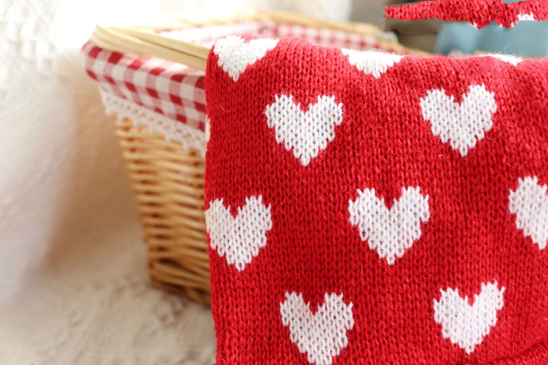 KFX-9517245 Warm Red Heart Cake Princess Dress for Small Dogs - Festive Sweater for New Year Celebrations