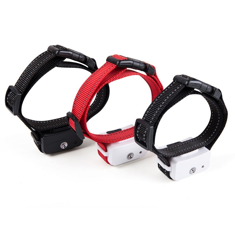 KFX-9526973 Automatic Dog Training Spray Collar for Bark Control, Black and Red, ABS Material