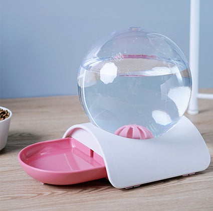 KFX-9542333 Non-Wet Mouth Water Dispenser for Cats - 2.8L Capacity with Compact Design and Dust-Proof Bowl