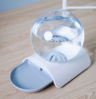 KFX-9542333 Non-Wet Mouth Water Dispenser for Cats - 2.8L Capacity with Compact Design and Dust-Proof Bowl