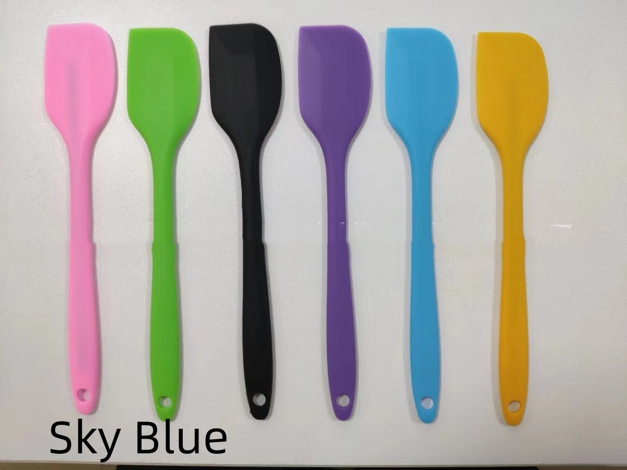 KFX-9569469 Plastic Tableware Scraper for Cats - Available in Multiple Colors