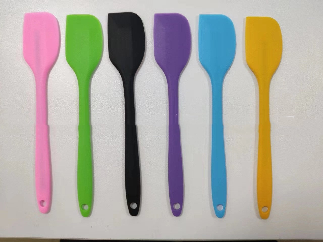 KFX-9569469 Plastic Tableware Scraper for Cats - Available in Multiple Colors