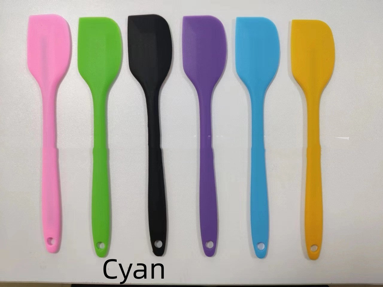 KFX-9569469 Plastic Tableware Scraper for Cats - Available in Multiple Colors