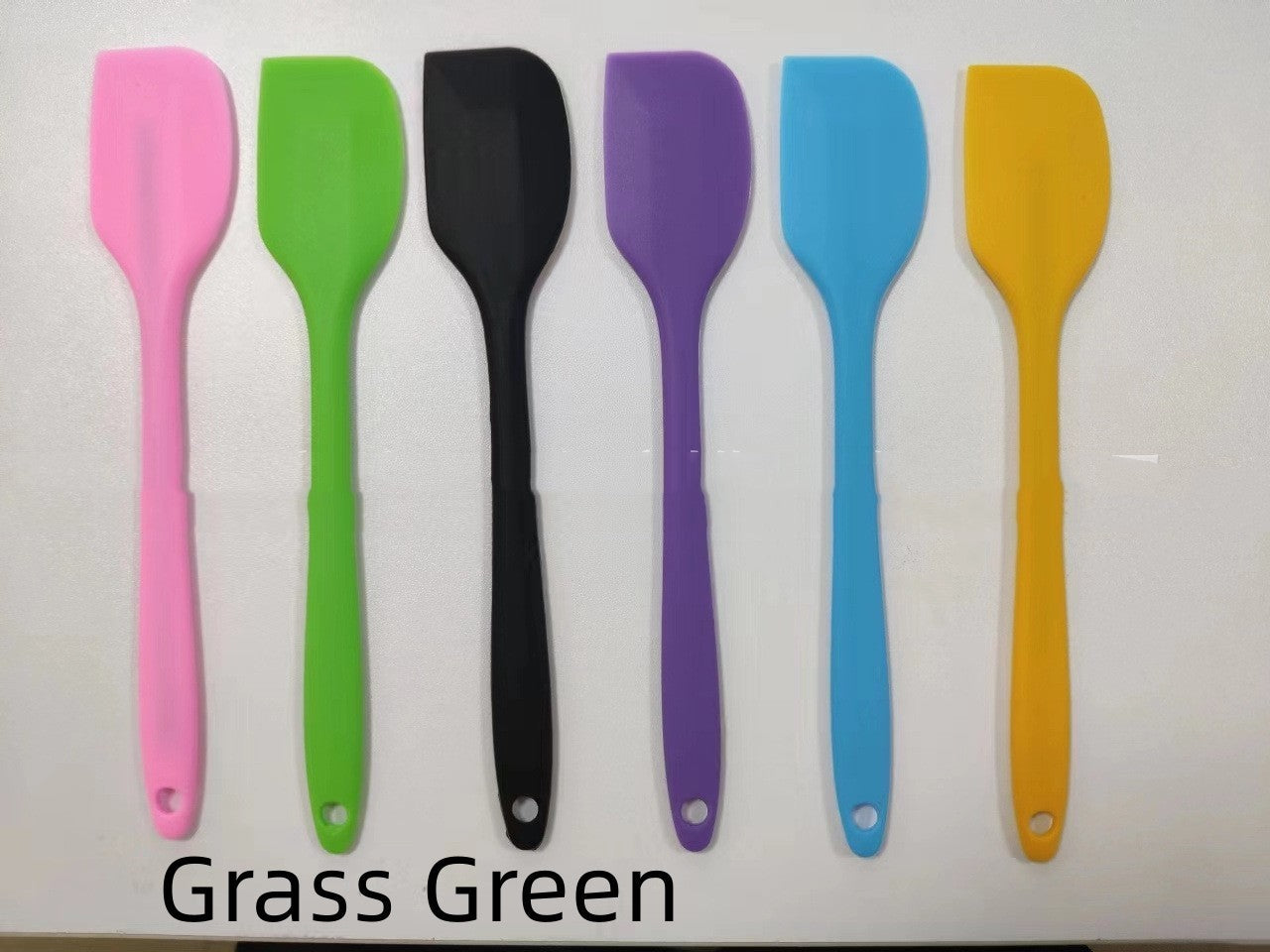 KFX-9569469 Plastic Tableware Scraper for Cats - Available in Multiple Colors