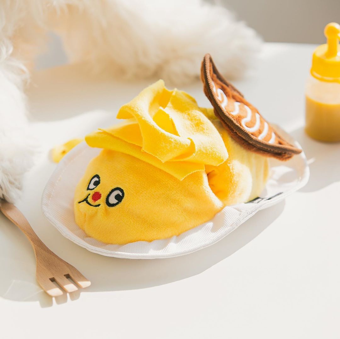 KFX-9652541 Plush Omurice Leaky Toy with Hidden Food Compartments and Flannel Cloth
