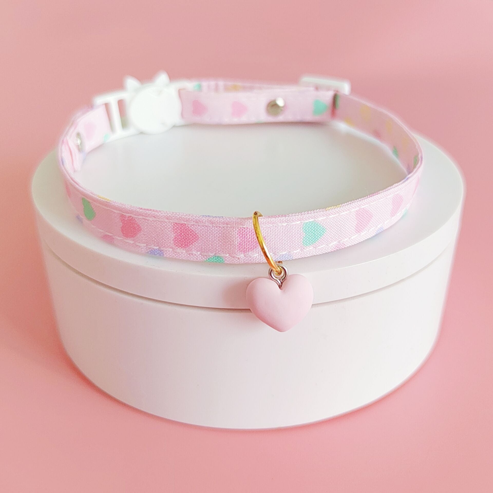KFX-9723581 Adjustable Love Pattern Cat Collar in Various Colors