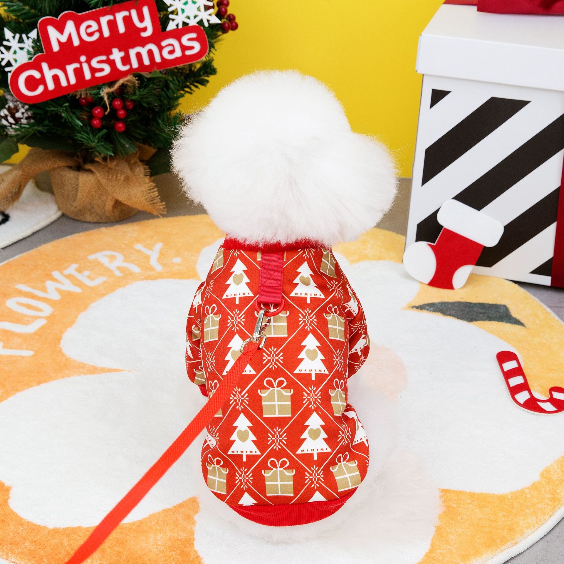 KFX-9798461 Cozy Christmas Tree Hoodie for Pets in Festive Green and Red