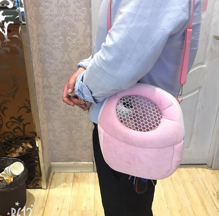 KFX-9914685 Small Pet Take-Away Backpack - Comfortable & Breathable Bag for Hamsters, Chinchillas, Guinea Pigs - 3 Sizes Available